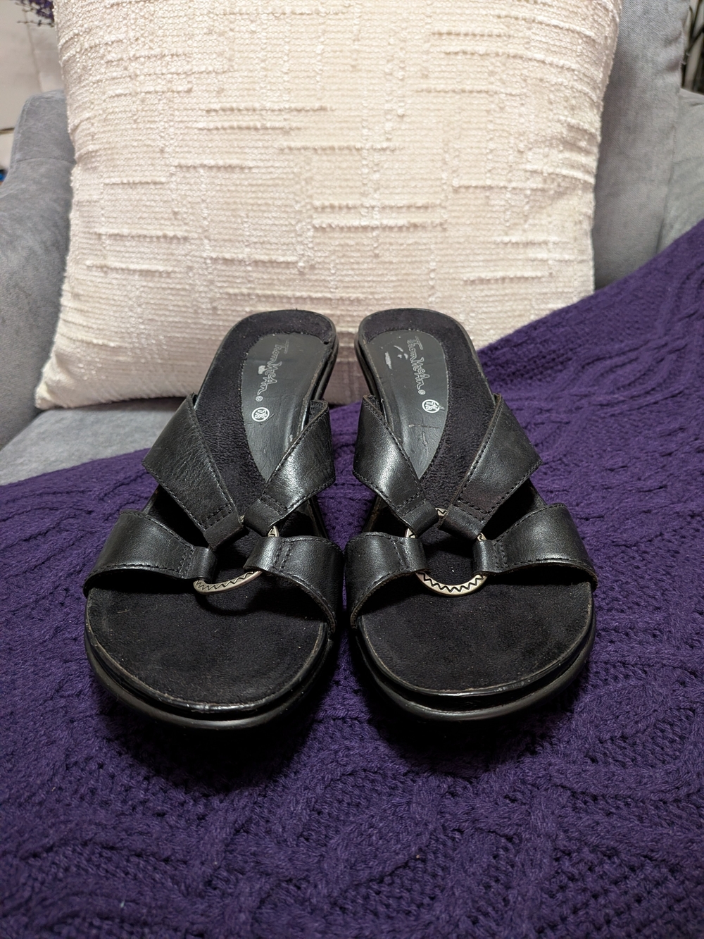 Black Women's Slide Sandals with Decorative Ring